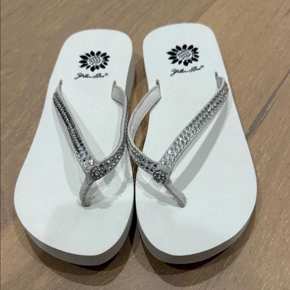 NWOT- White Rhinestone Flip Flops - Picture 1 of 6